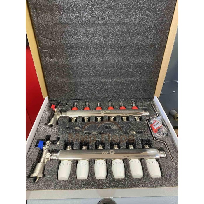 Распределительный коллектор из нержавеющей стали 1x3/4" со встроенными расходомерами AV Engineering AVE136